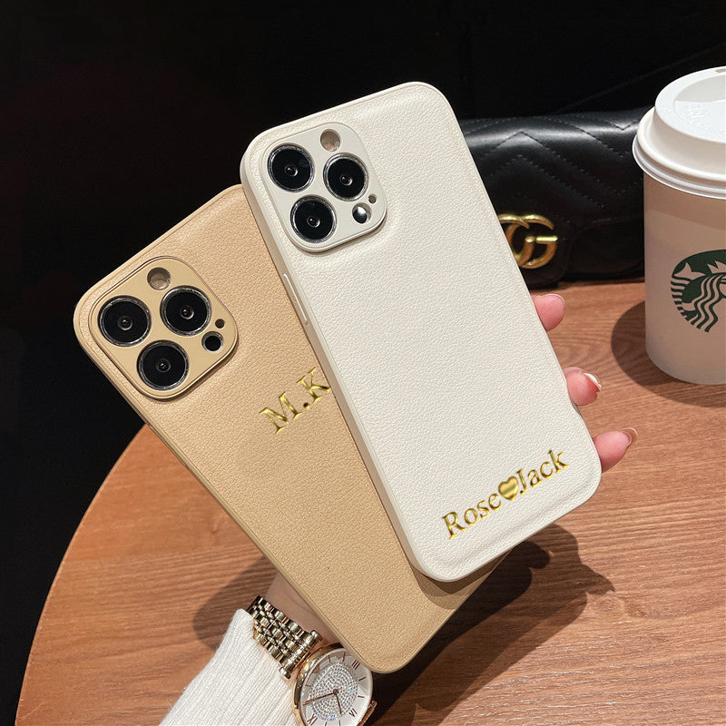 Personalisierte Luxus Leder iPhone Hülle für Apple iPhone 17/17 Air, 16/16e, 15, 14, 13 Pro Max Plus | Name, Initialen, Symbolen & Zahlen | Individuelles Case mit Gravur | MagSafe kompatibles Cover mit Kameraschutz & Echtleder