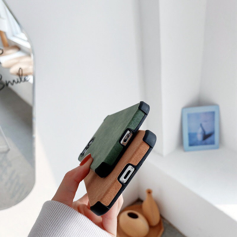 Personalisierte Luxus Apple iPhone Hülle aus Lammfell-Leder | Individueller Name | MagSafe Case mit Kameraprotektion für iPhone 17/17 Air, 16/16e, 15, 14, 13 Pro Max Plus