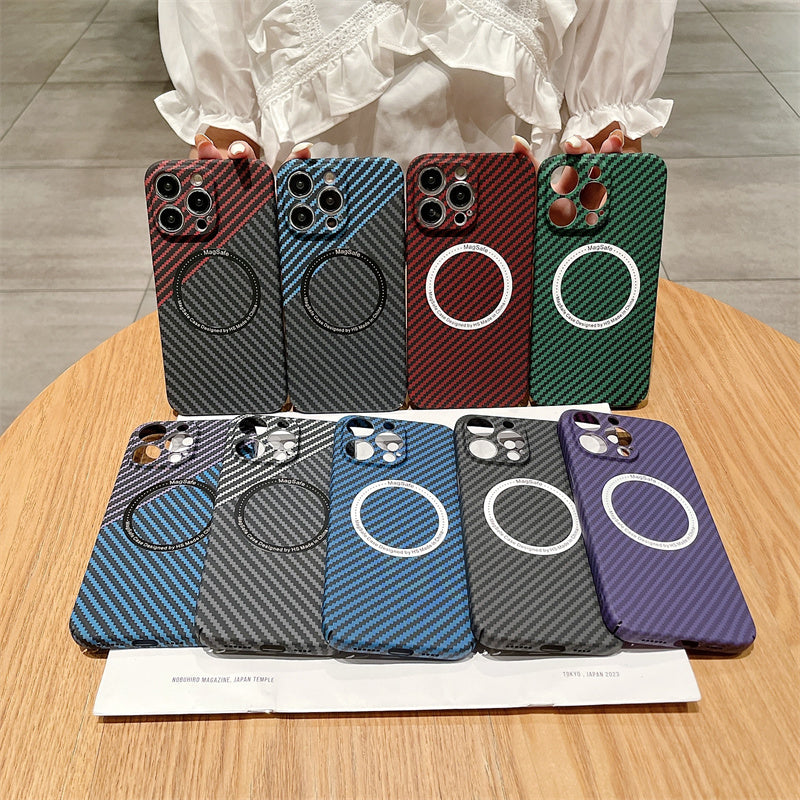 Luxus Ultradünne Kohlefaser iPhone-Hülle | MagSafe-Case mit Rundumschutz & Kameralinsenschutz für Apple iPhone 16/15/14/13/12 Pro Max, Pro, Plus, e & Mini Cover | Stoßfeste Handyhülle mit Panzertasche & Stoßstangenabdeckung